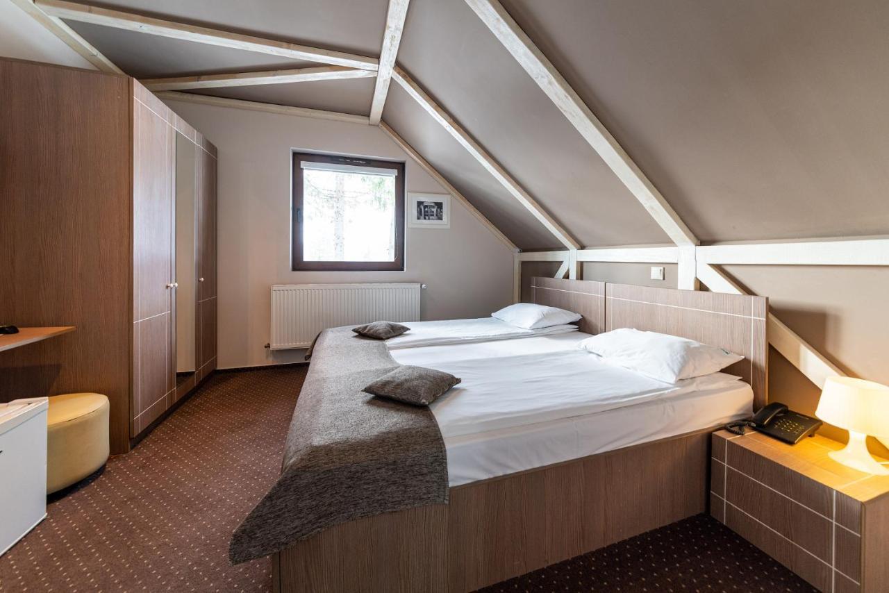Complex Hotelier Cota O Mie Sinaia Bagian luar foto